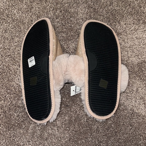 Express slippers size large new with tags slip ons - Picture 4 of 4